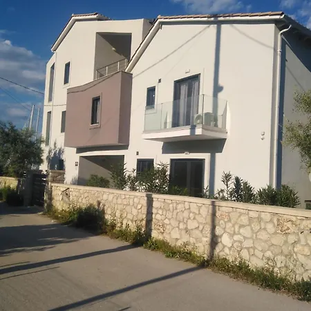 Don Kostangelo 3* Никиана
