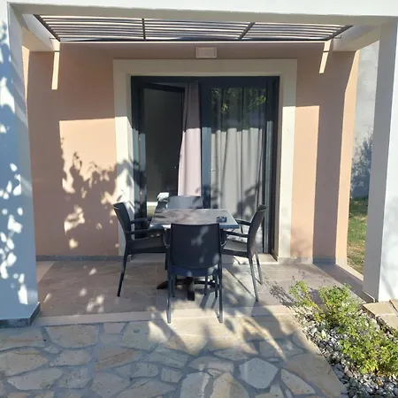 Don Kostangelo 3* Nikiána